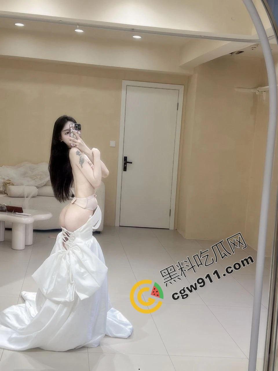 江苏盐城女神级准新娘【金茜媛】新婚前夕跟摄影师3P!皮肤雪白,粉嫩一线天骚穴,疯狂淫乱派火爆全网-6