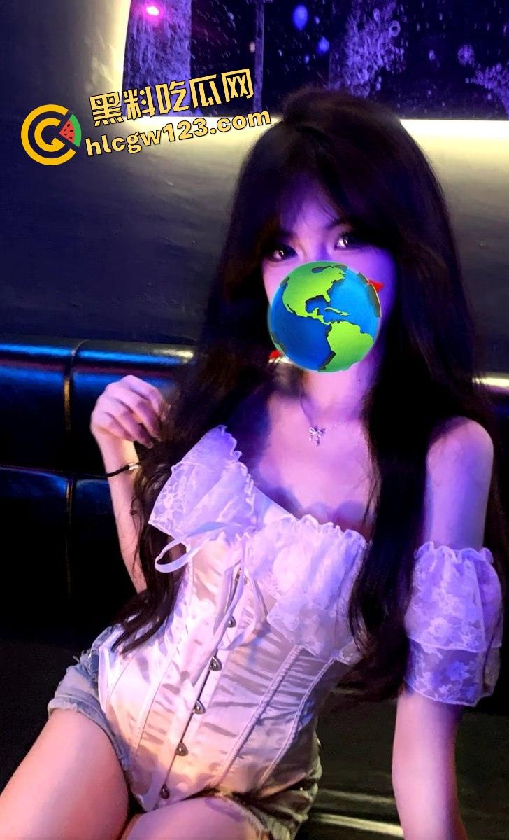 北京夜生活怎么玩?3个骚屁股排排站抽得啪啪响,富哥轮流抽射,汗的汗死,涝的涝死!-4