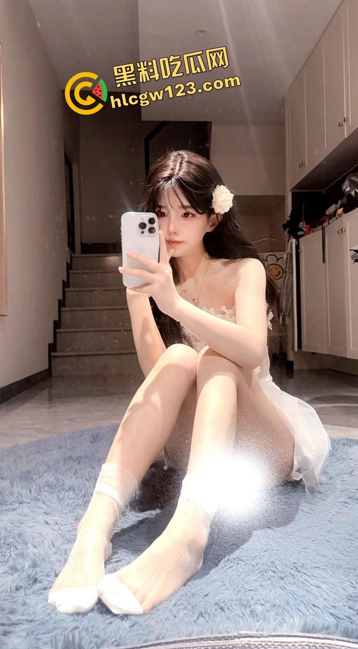 北京夜生活怎么玩?3个骚屁股排排站抽得啪啪响,富哥轮流抽射,汗的汗死,涝的涝死!-5