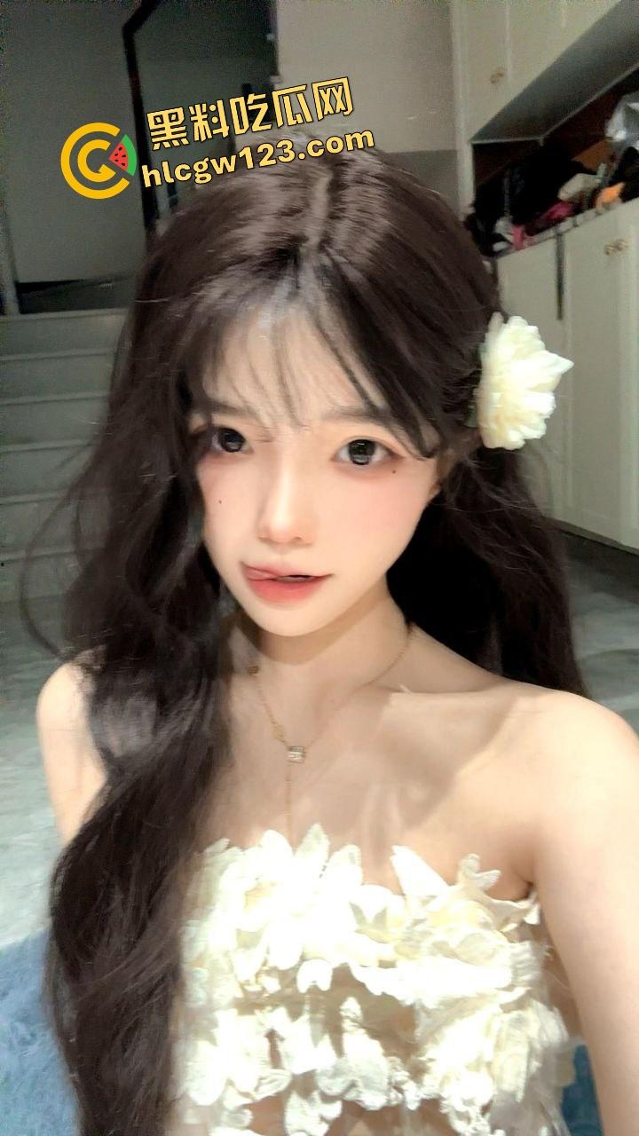 北京夜生活怎么玩?3个骚屁股排排站抽得啪啪响,富哥轮流抽射,汗的汗死,涝的涝死!-7