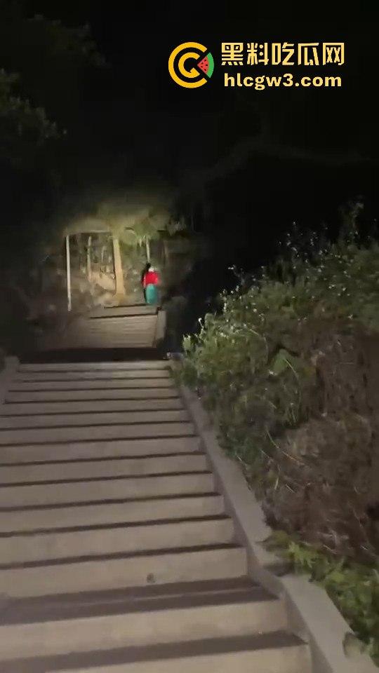 广东揭阳黄岐山森林公园惊现穿寿衣夜爬怪人 半夜见到能直接吓破胆!-2