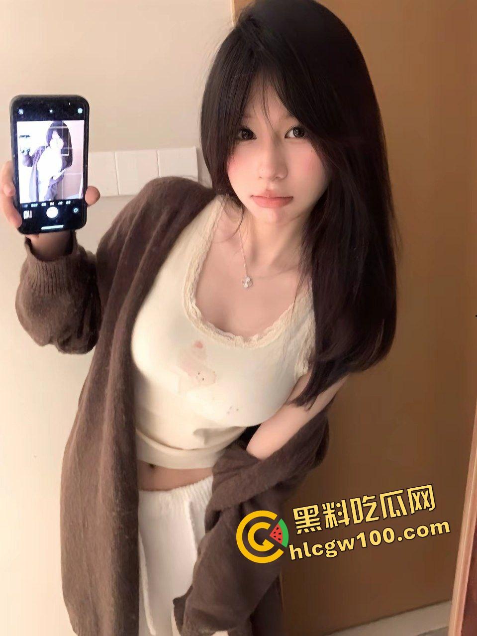 台湾澎湖县反差人妻骚货母狗『彭乐』wx诱惑聊骚 酒店白丝足交摩擦男友鸡鸡致白浆直射!原创独家流出!-6