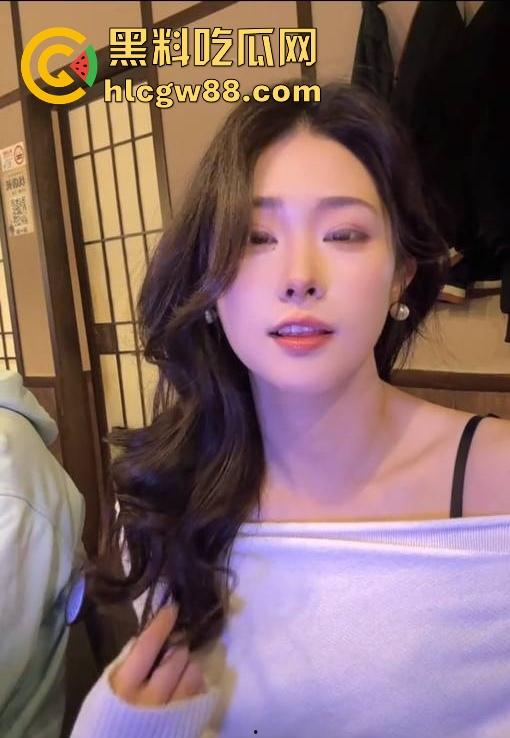 抖音极品高颜值网红【百利甜甜】黑丝学生装 露脸自慰 高级粉丝群福利大放送 先射为敬!-6