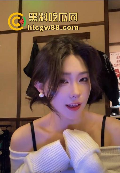 抖音极品高颜值网红【百利甜甜】黑丝学生装 露脸自慰 高级粉丝群福利大放送 先射为敬!-7