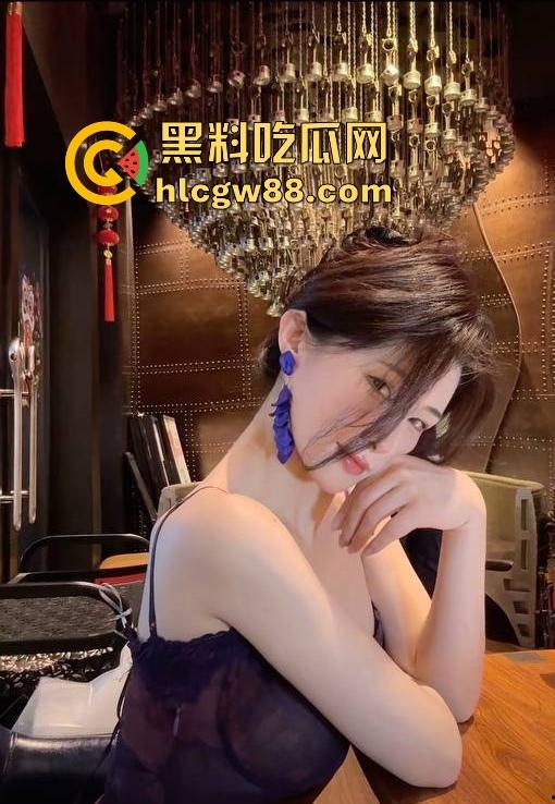 抖音极品高颜值网红【百利甜甜】黑丝学生装 露脸自慰 高级粉丝群福利大放送 先射为敬!-8