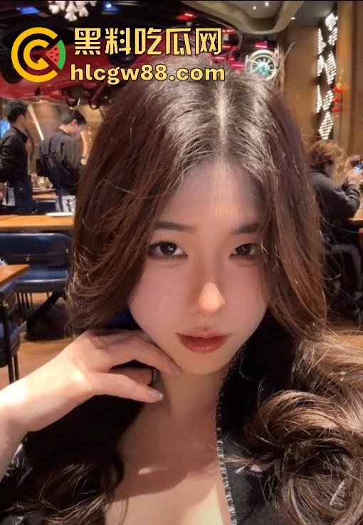 抖音极品高颜值网红【百利甜甜】黑丝学生装 露脸自慰 高级粉丝群福利大放送 先射为敬!-10