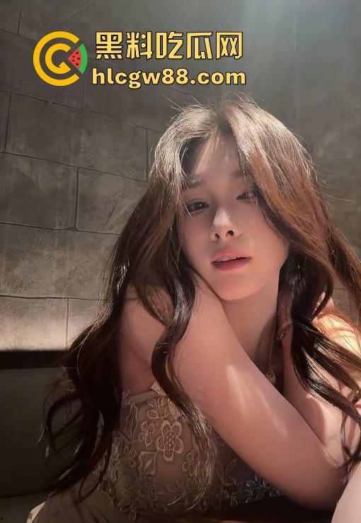 抖音极品高颜值网红【百利甜甜】黑丝学生装 露脸自慰 高级粉丝群福利大放送 先射为敬!-13