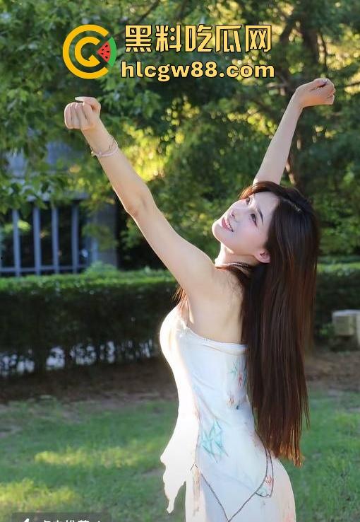 抖音极品高颜值网红【百利甜甜】黑丝学生装 露脸自慰 高级粉丝群福利大放送 先射为敬!-19