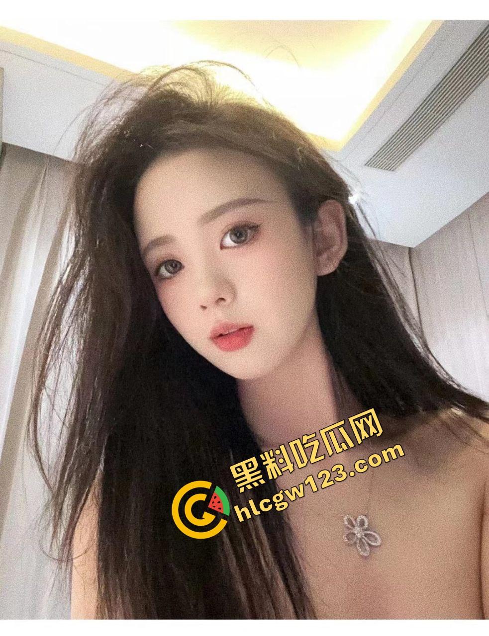 爱的有多深打得就有多狠,女的骑在男的身上连扇带踹,这会怎么没人说家暴了?龟男的痛谁替他说一句?-2