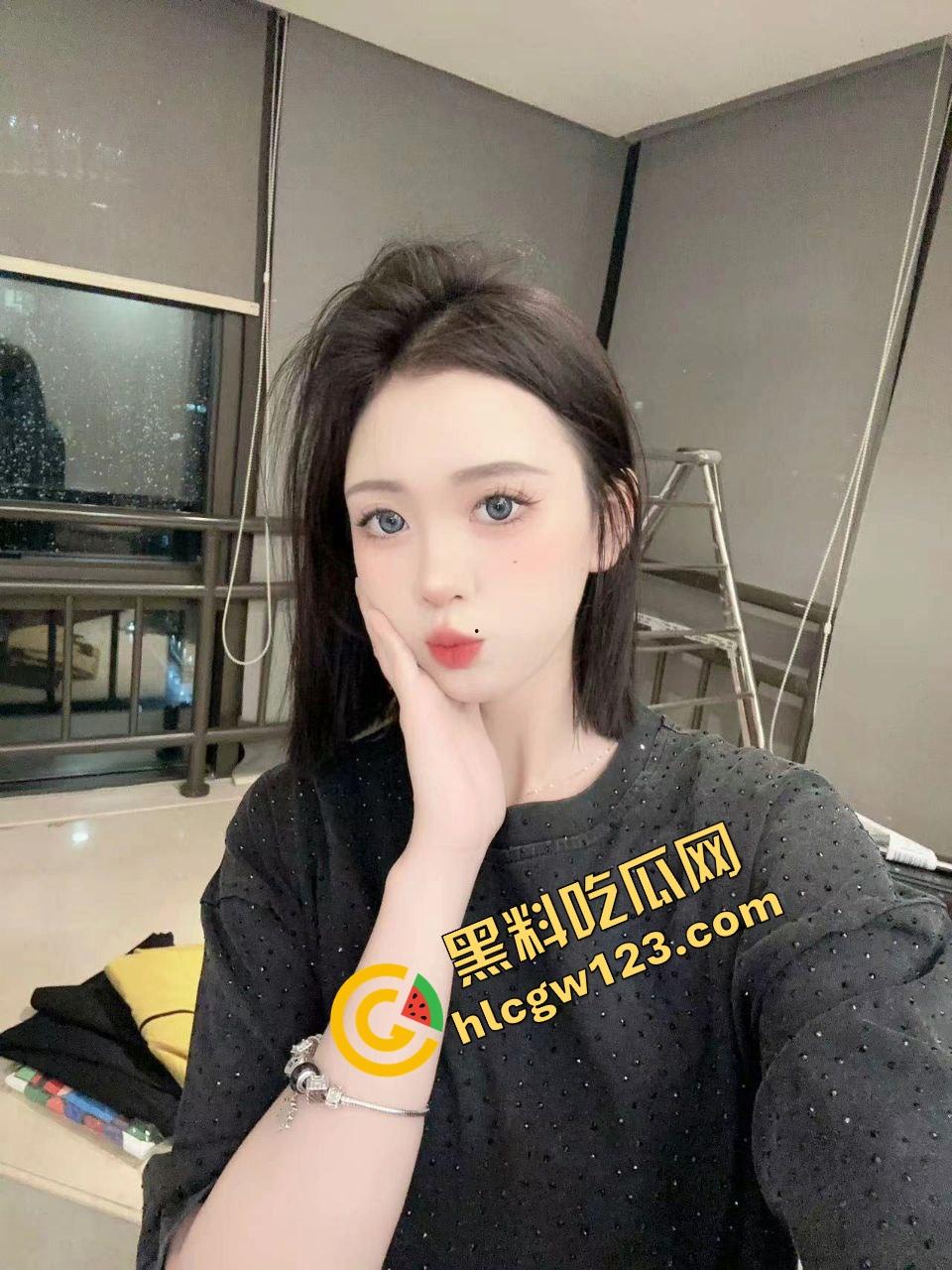 爱的有多深打得就有多狠,女的骑在男的身上连扇带踹,这会怎么没人说家暴了?龟男的痛谁替他说一句?-3