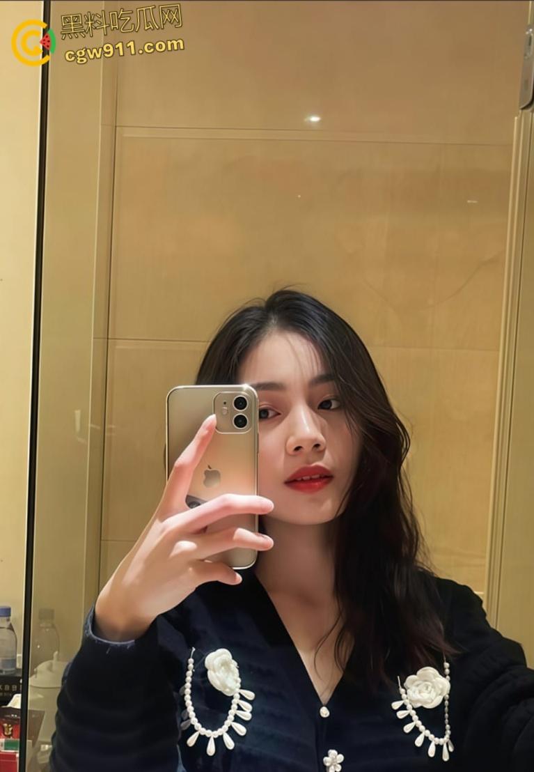 河南高颜值女友【刘敏佳】,遭前男友恶意曝光,出租屋跪舔侍奉,樱桃小嘴裹满龟头,口技精湛堪比专业站街女!-1