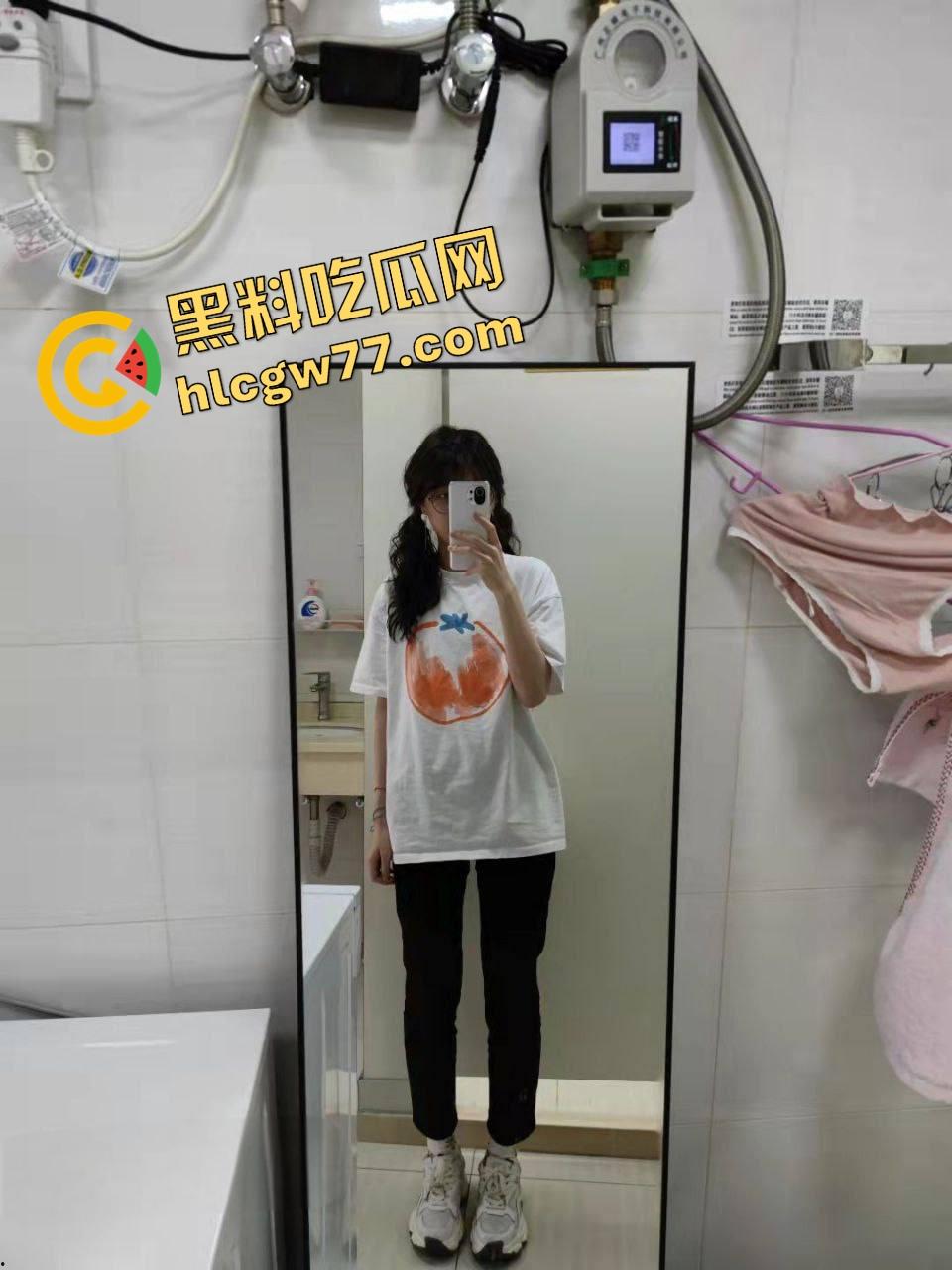 陕西西安交通大学『陈珂』被前男友爆料形象全靠演,做爱自拍舔屌求操,小逼黑得像煤球!-5