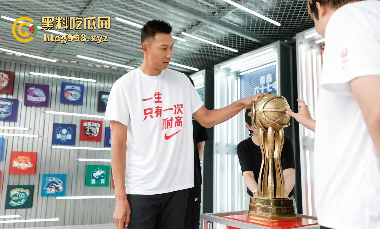 易建联招嫖？TS小姐爆料猛料，裸照+身份证曝光，篮球圈这次真的炸锅了！-25