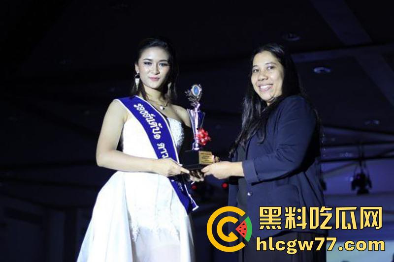 泰国劲爆双飞事件，极品身材学生妹合体卖淫，一顿饭钱就能体验，自拍视频流出！-3