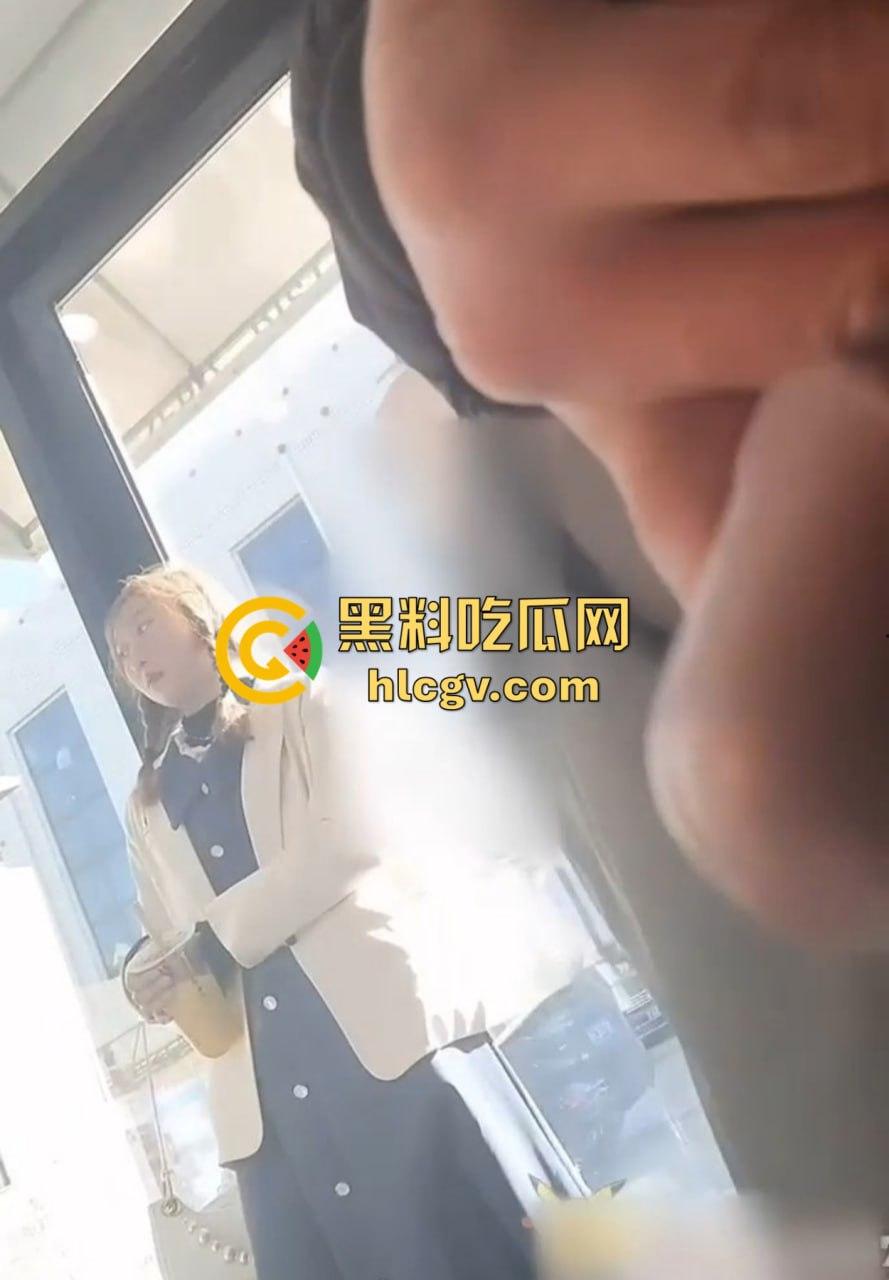 重口慎入!马鞍山露屌狂魔震惊全场,街射战神药店、奶茶店、饭馆轮番表演甩屌,小姐姐都吓傻了!-14