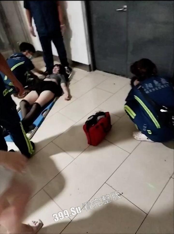 大悦城布车 一男一女拼酒 龙舌兰一口闷，直接把自己喝死了   千万别为了装逼把命给交代了-7