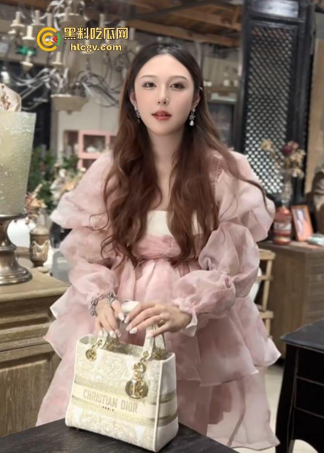 沈阳名媛『赵梓婷』抖音炫富擦边,却被曝遭大哥暴力输出,网传视频满屏肉便器既视感!-10