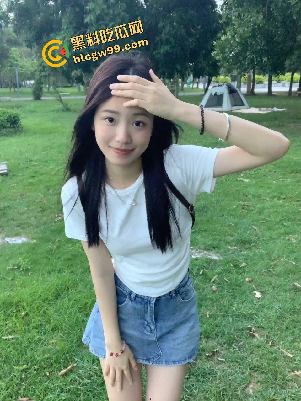 重金包养长沙清纯小蛮腰【许艺】调教成金爸专属小母狗,跪在地上全裸伺候沏茶品茗打游戏!遭曝光独家流出!-1