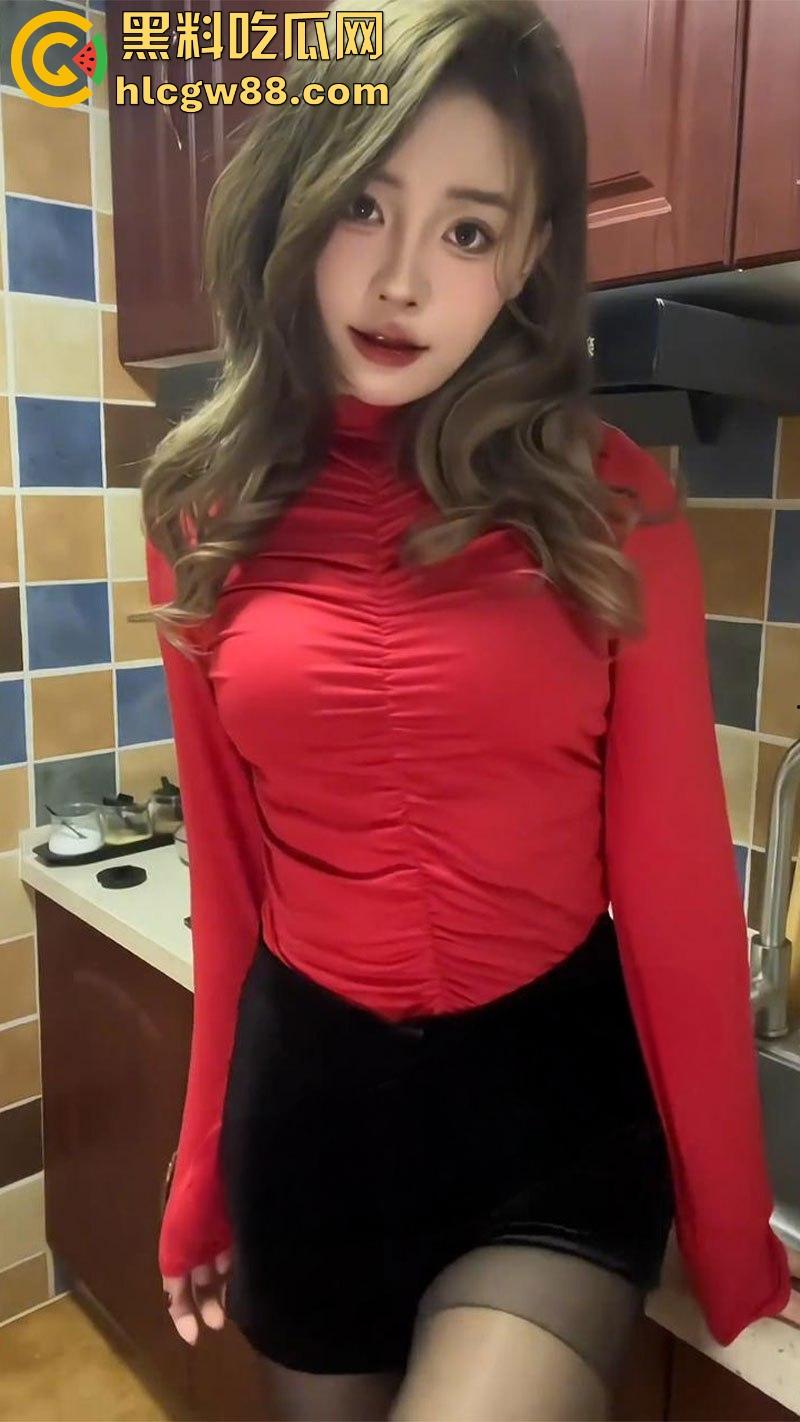 抖音极品网红【DJ美羊羊】公交车精盆名不虚传,被金主暴力抽插口交,舔完大鸡巴再被中出!-5