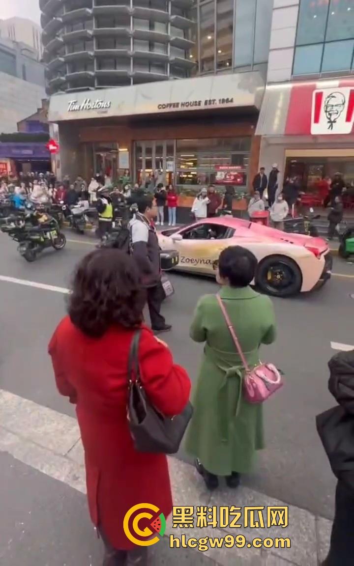 珠海冲撞行人案再现?抖音网红【周艺zoyenana】在上海吴江路危险驾驶,别以为驾驶法拉利就不用遵循法律了-13