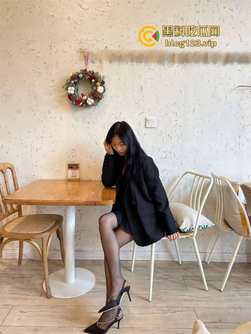 极品气质美女张珊珊重磅泄密!黑丝无内性感啪啪,后插口交全程听话!-3