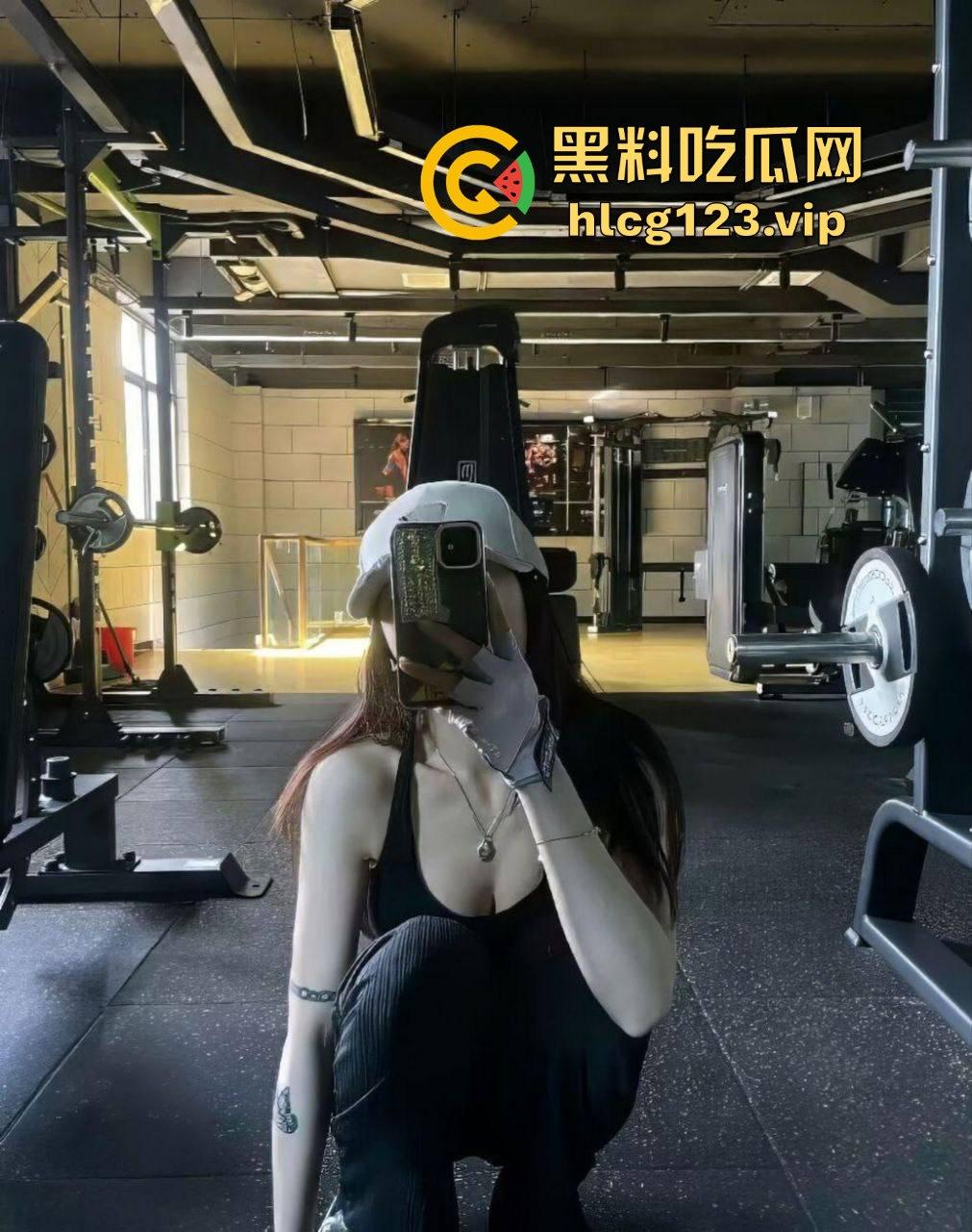 极品气质美女张珊珊重磅泄密！黑丝无内性感啪啪，后插口交全程听话！-18