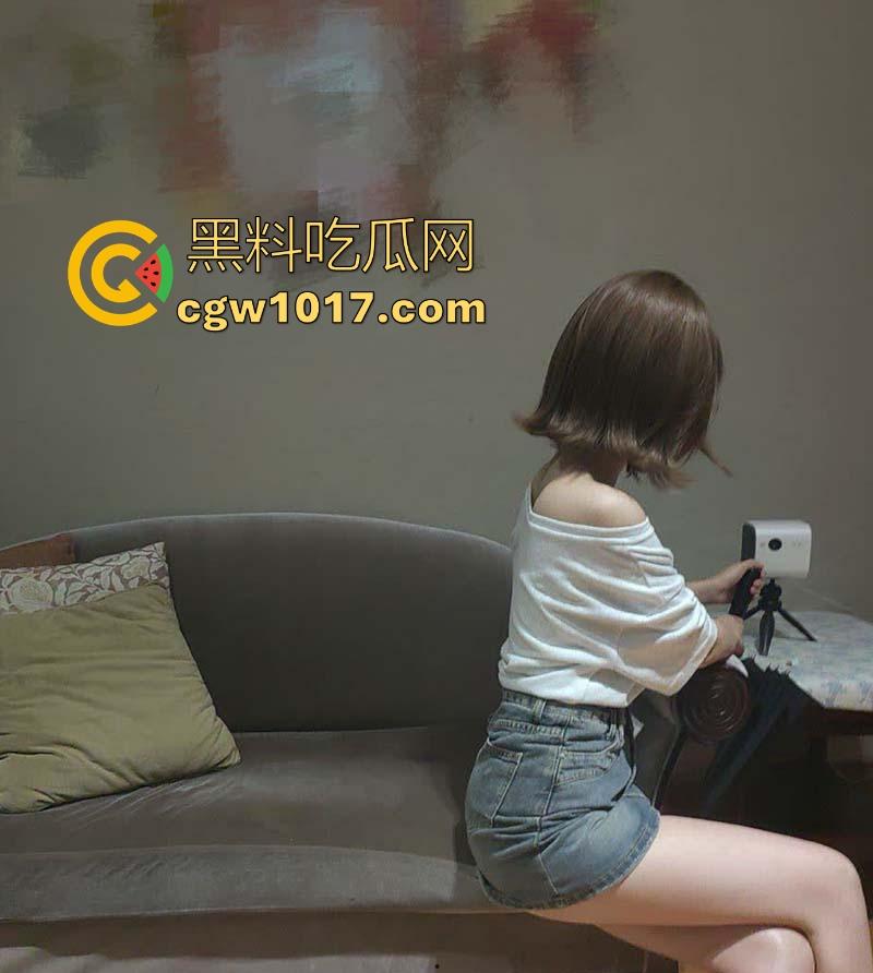 海角乱伦!趁姐夫出门颜射美女老师表姐,只顾淫叫完全把姐夫抛在脑后,无套猛操花式做爱,诱惑满满!-4