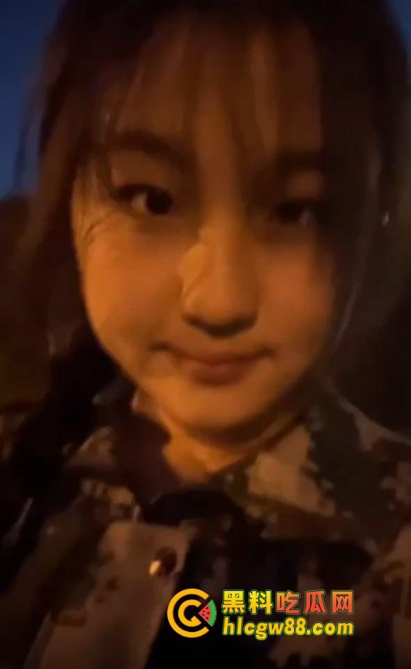 大连姐夫操上小姨子被抓包,聊天记录爆出大学生妹妹被姐夫干翻,姐姐曝光骚逼妹妹自慰插逼视频!-6