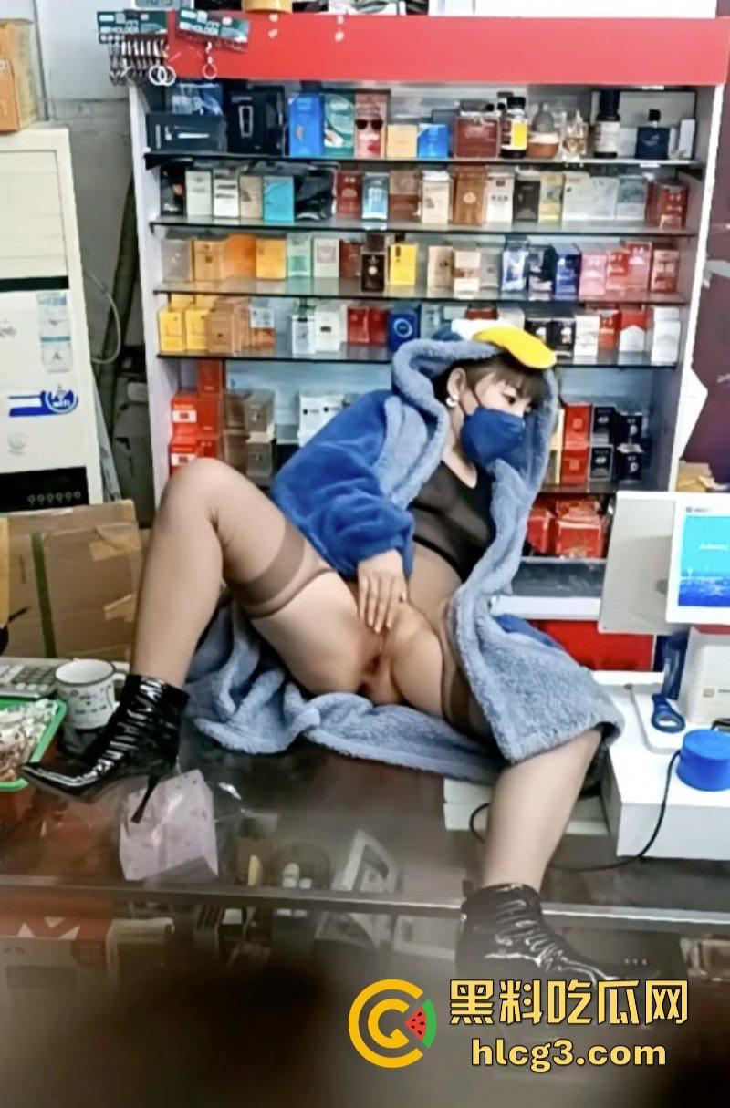 晚风吹人醒 风骚杂货店老板娘【肥姐】透明装诱惑男顾客勾引进小屋性爱啪啪!-2