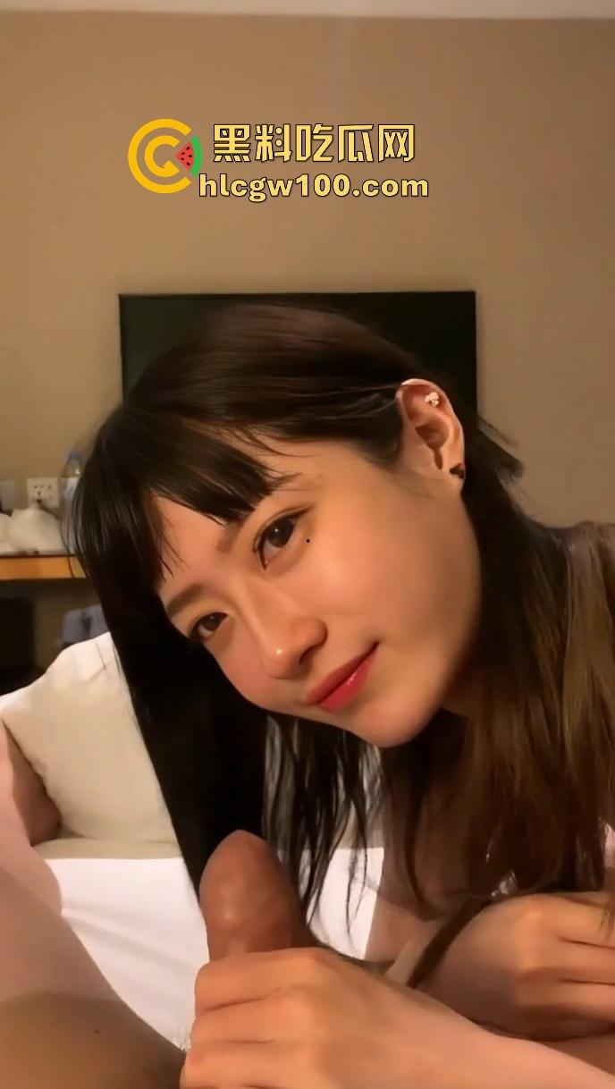 上海大学高颜值大四学姐【顾晓雨】跟富二代约炮视频曝光，娇喘声声红唇微颤，粉嫩吸引眼球。-5