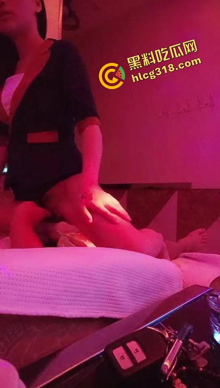 常去正规按摩店挑熟练技师,没想到这次技师小妹被我撩到神魂颠倒,冒险直接骑上我的大鸡鸡!-8