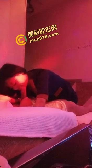 常去正规按摩店挑熟练技师,没想到这次技师小妹被我撩到神魂颠倒,冒险直接骑上我的大鸡鸡!-12