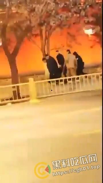 全网封禁！黑色轿车冲进中南海新华门事件原视频-1