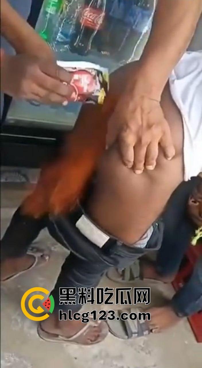 这才是捉奸惩罚的最高境界！吸管塞辣椒惩罚，阿三地球最抽象得国家名副其实！-2