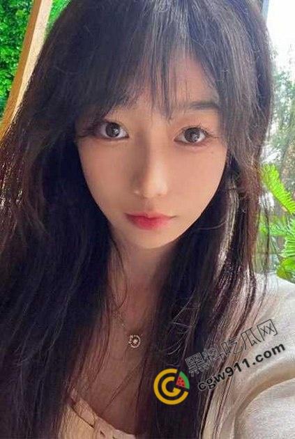 湖北清纯大一学妹李梓璐私密影片外流！稚嫩小穴被大鸡巴操弄，呻吟声勾人魂魄，反差萌感爆棚-1