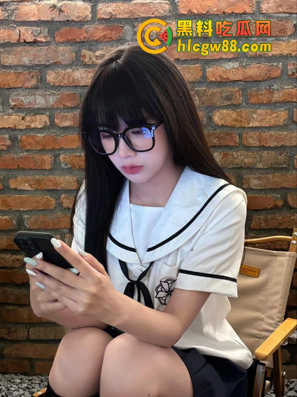 西安培华技术学院『韩粱妮』电竞房开干,闺蜜OB拍摄,双人鸡战激情四射,三人战就差她一起上了!-2