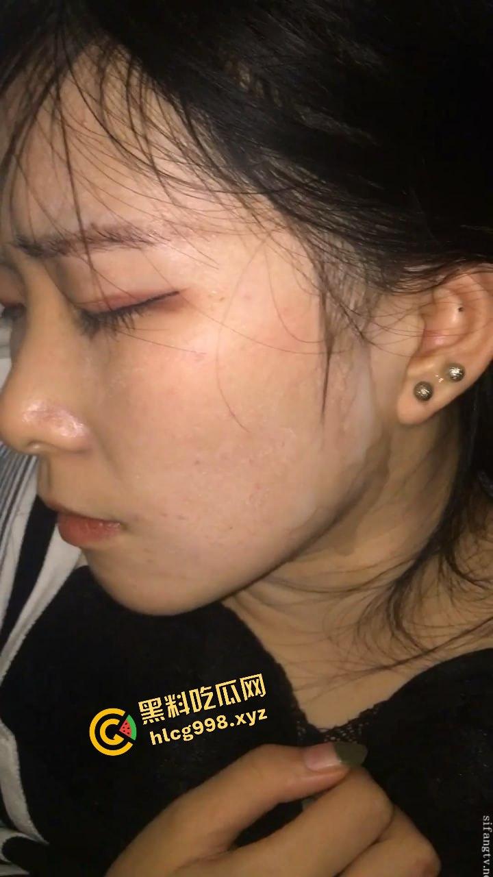 假装看房实则钓鱼!重庆女销售『梁琳琳』被灌醉迷干,瓜友颜射满脸,套路玩得真骚!-1