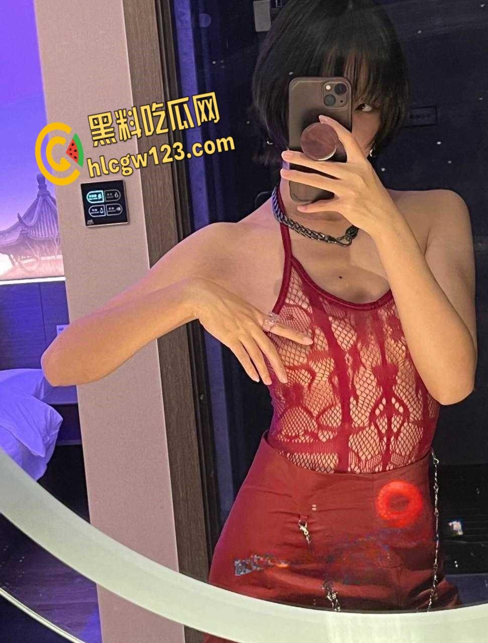 武汉政法大学学生妹【周芸芸】，大学期间与视频被男友出卖，酒店开房破处叫声真大 ！-4