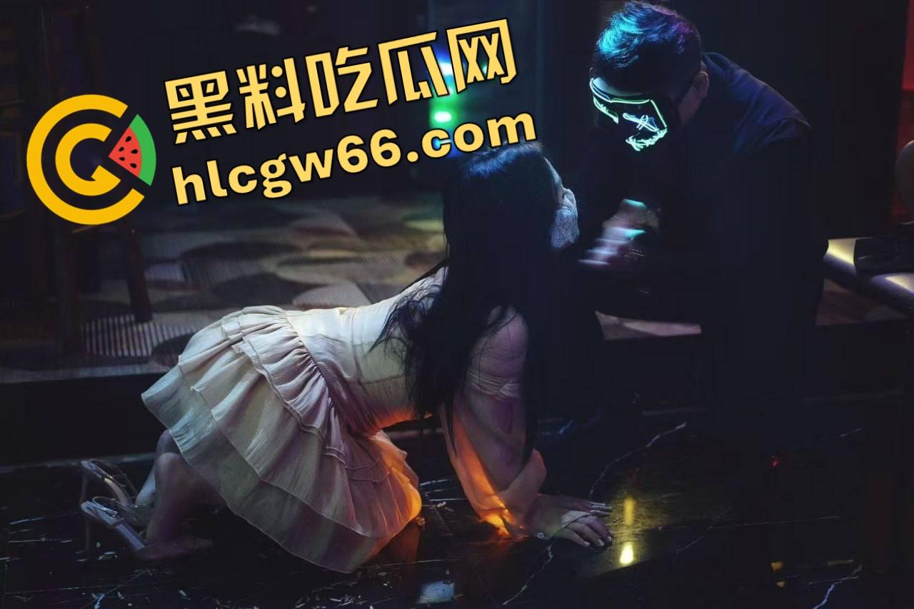 武汉SM酒吧爆料,妹子免费男得500,可吊起来抽逼、滴蜡捆绑全套伺候,M妹排队等调教!-6