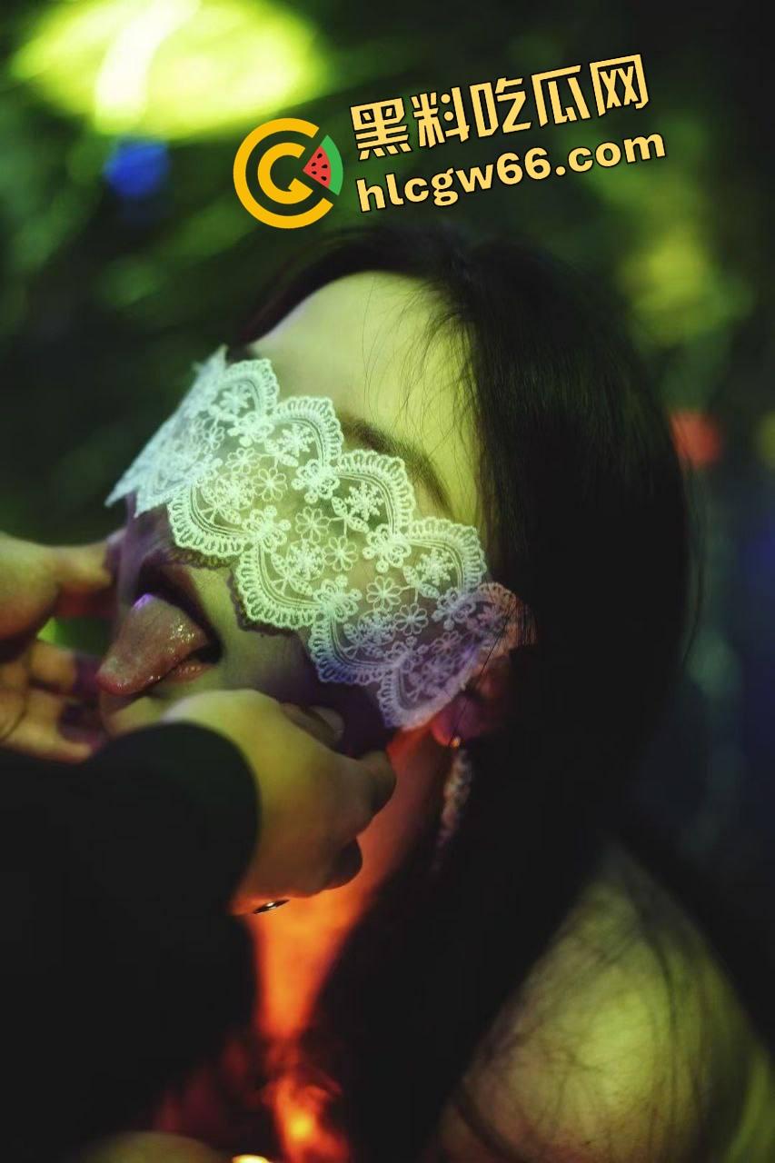 武汉SM酒吧爆料,妹子免费男得500,可吊起来抽逼、滴蜡捆绑全套伺候,M妹排队等调教!-9