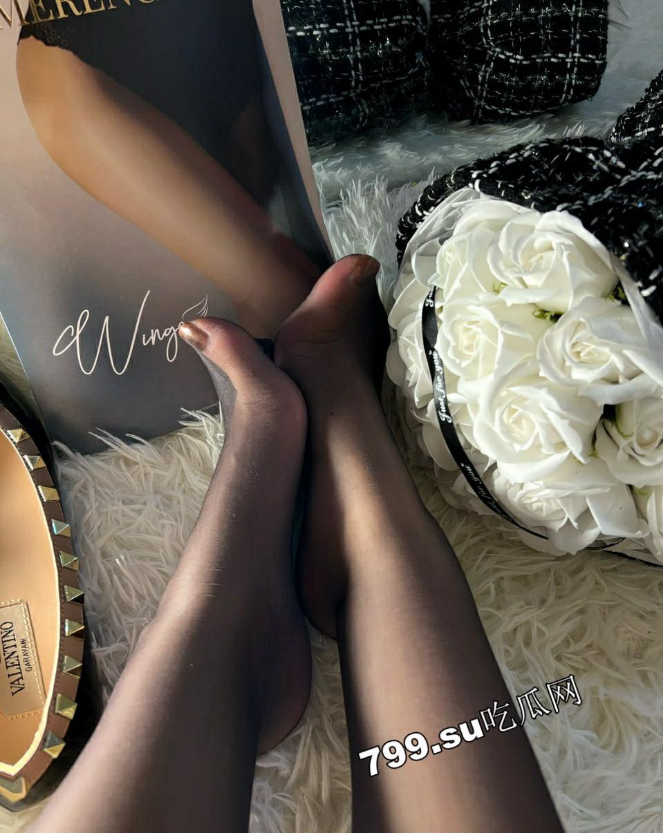 微密圈网红 张思允 百万粉丝颜值博主 女仆 制服大尺度 极品骚鸡遮不住的风骚诱惑-1