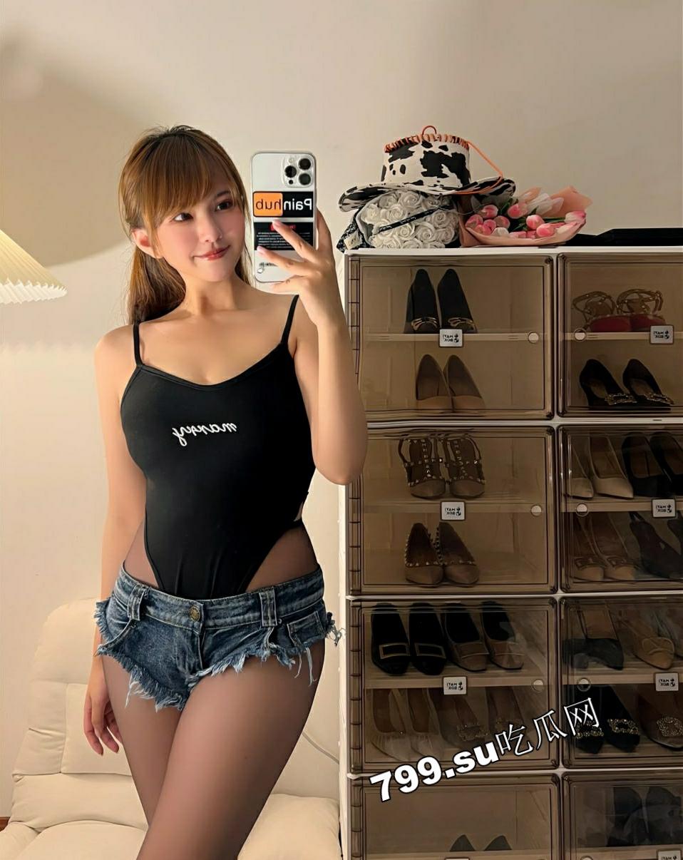 微密圈网红 张思允 百万粉丝颜值博主 女仆 制服大尺度 极品骚鸡遮不住的风骚诱惑-23