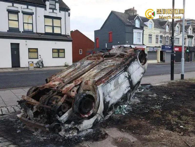 零元购来了!英国近10年最大暴乱!多个城市当街打砸抢烧-14
