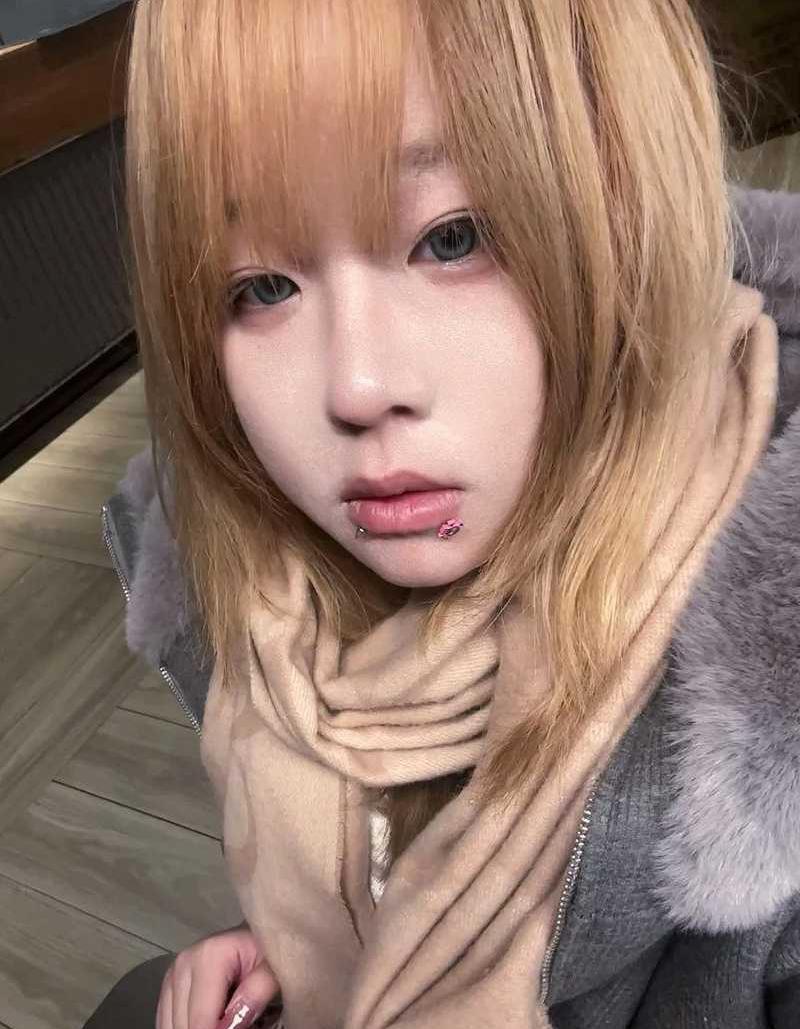 广州巨乳母狗【林素莹】 性爱视频泄露，天然大奶性感肥臀身材火辣，炮友乳钉调教，淫荡母狗一枚！-4