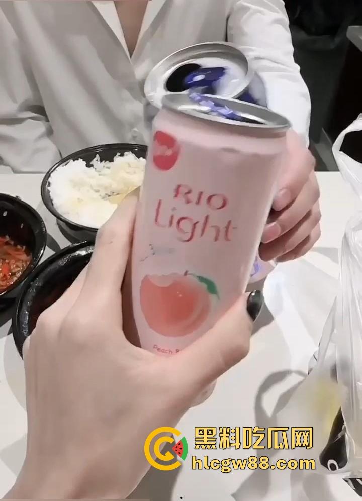 年度伦理大戏,姐姐夜会老板气炸姐夫,小姨子红丝袜丁字裤勾引,婚房大战精液喷脸视频疯传!-11