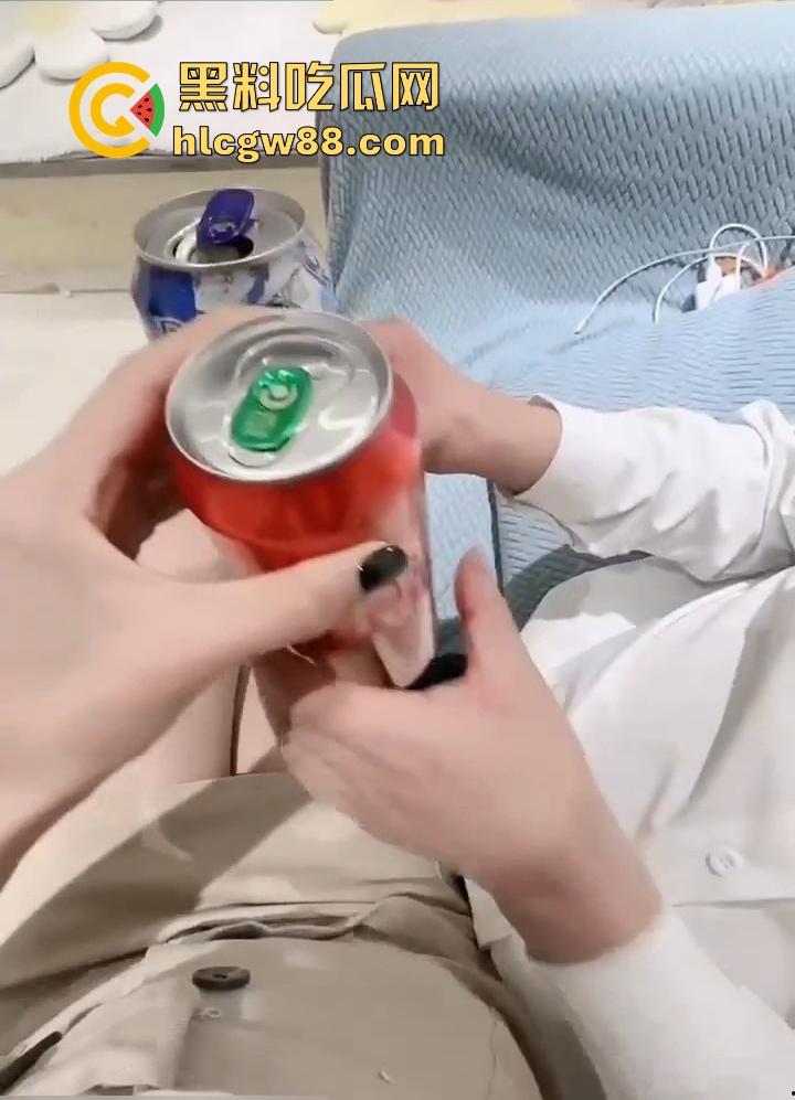 年度伦理大戏,姐姐夜会老板气炸姐夫,小姨子红丝袜丁字裤勾引,婚房大战精液喷脸视频疯传!-12