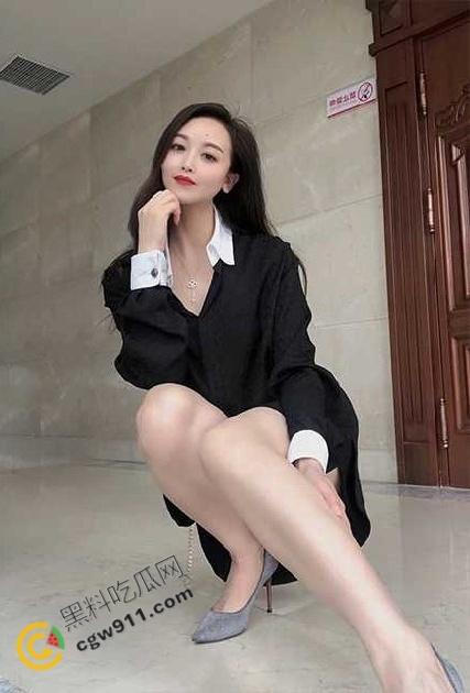 海角大神母子乱伦!出租房爆操美艳干妈的肥屁股,风韵犹存的熟女被干得高潮连连,疯狂夜晚壮烈爆发!-3