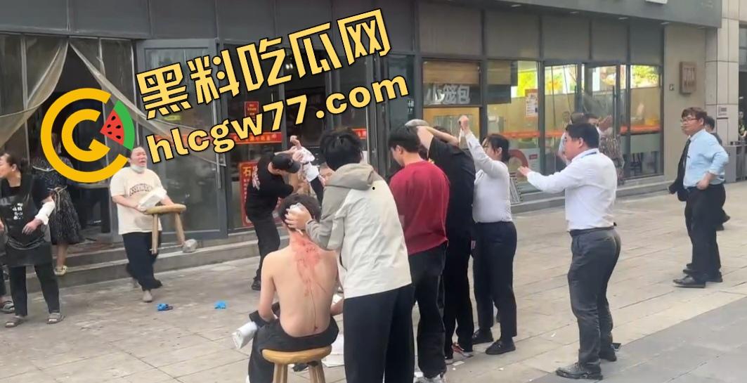 襄阳香辣牛肉面店惊爆刀仔砍人大戏!只因美团欠外卖小哥2000块,进美团部门狂砍同事,直接断手!-5