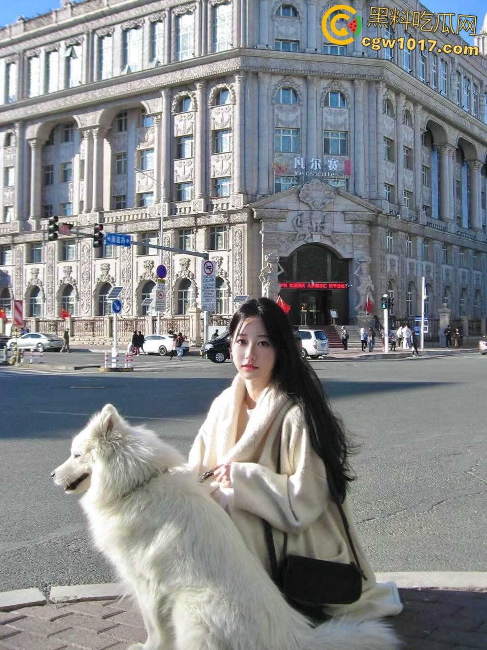 强推牛仔裤裤里丝的姐姐，狗链子拴起来调教，穿着吊带黑丝被后入狂操，对着脸爆射小母狗 ！-3