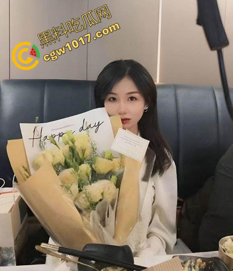 洛阳教育圈惊爆大瓜!正仁教育风骚人妻【昌佳甜】醉酒被领导酒店爆操,翘臀粉穴肆意把玩-1